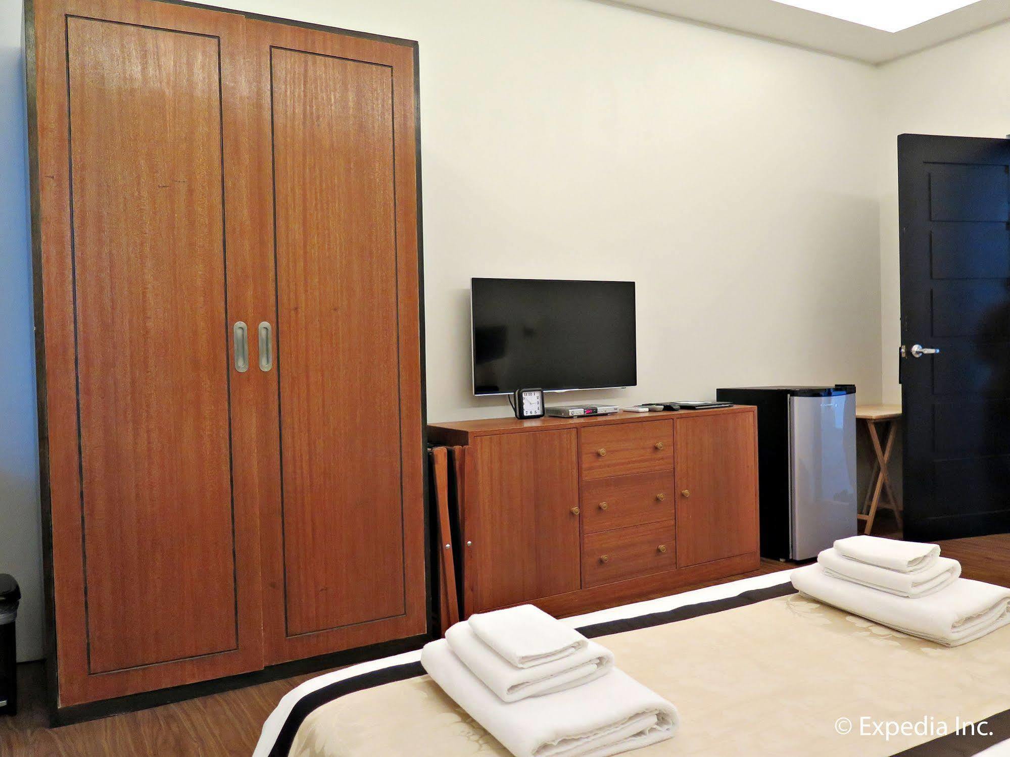 Hotel Capital O 642 The Junction Tagaytay Tagaytay City Exterior foto