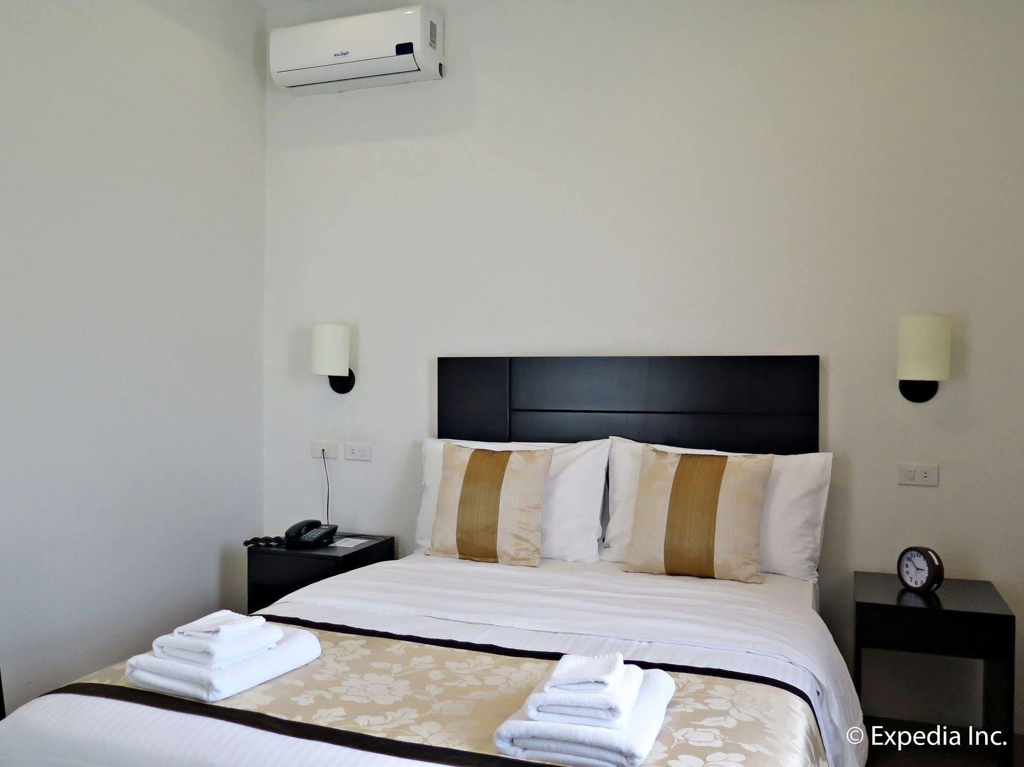 Hotel Capital O 642 The Junction Tagaytay Tagaytay City Exterior foto