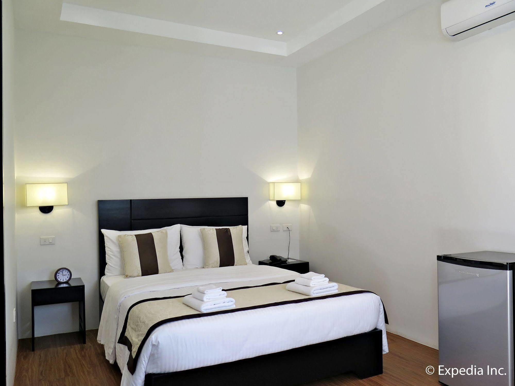 Hotel Capital O 642 The Junction Tagaytay Tagaytay City Exterior foto