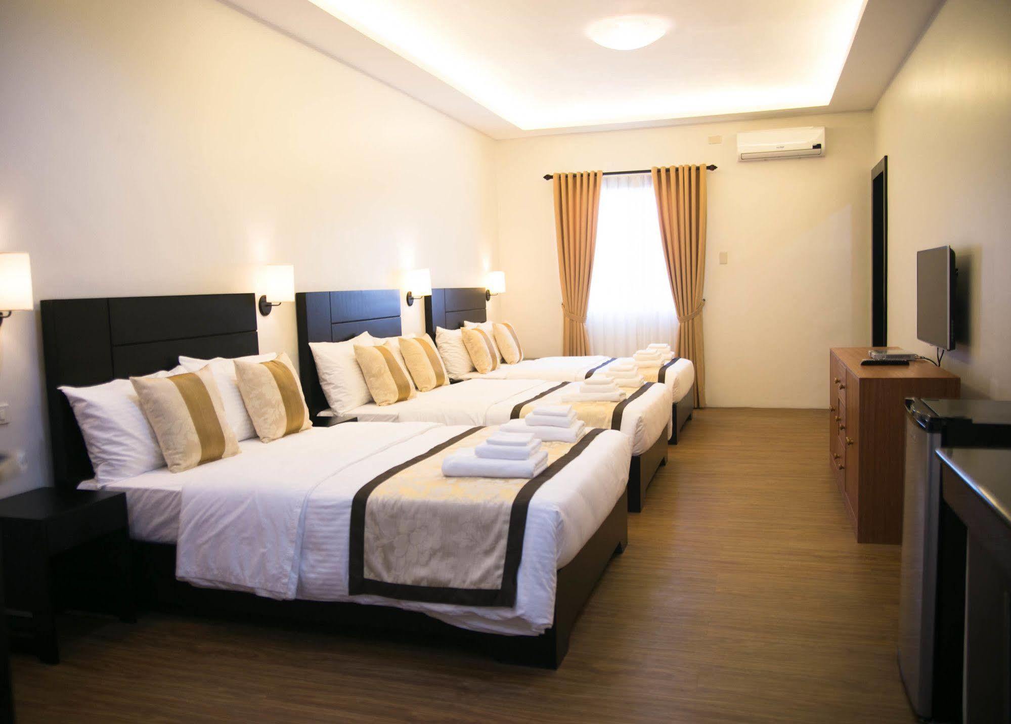 Hotel Capital O 642 The Junction Tagaytay Tagaytay City Exterior foto