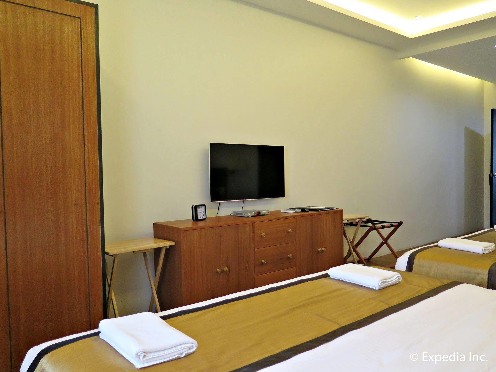 Hotel Capital O 642 The Junction Tagaytay Tagaytay City Exterior foto