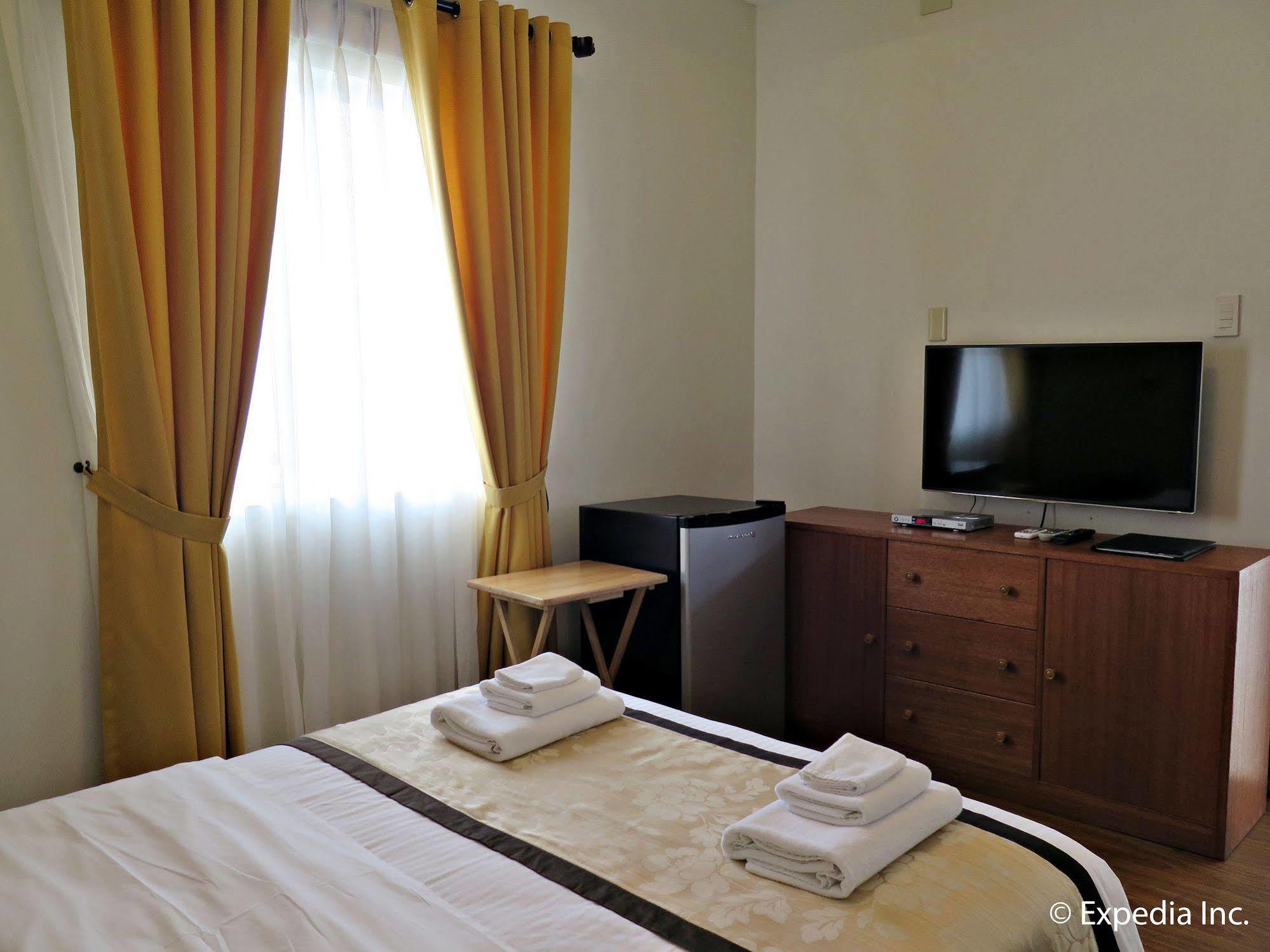 Hotel Capital O 642 The Junction Tagaytay Tagaytay City Exterior foto