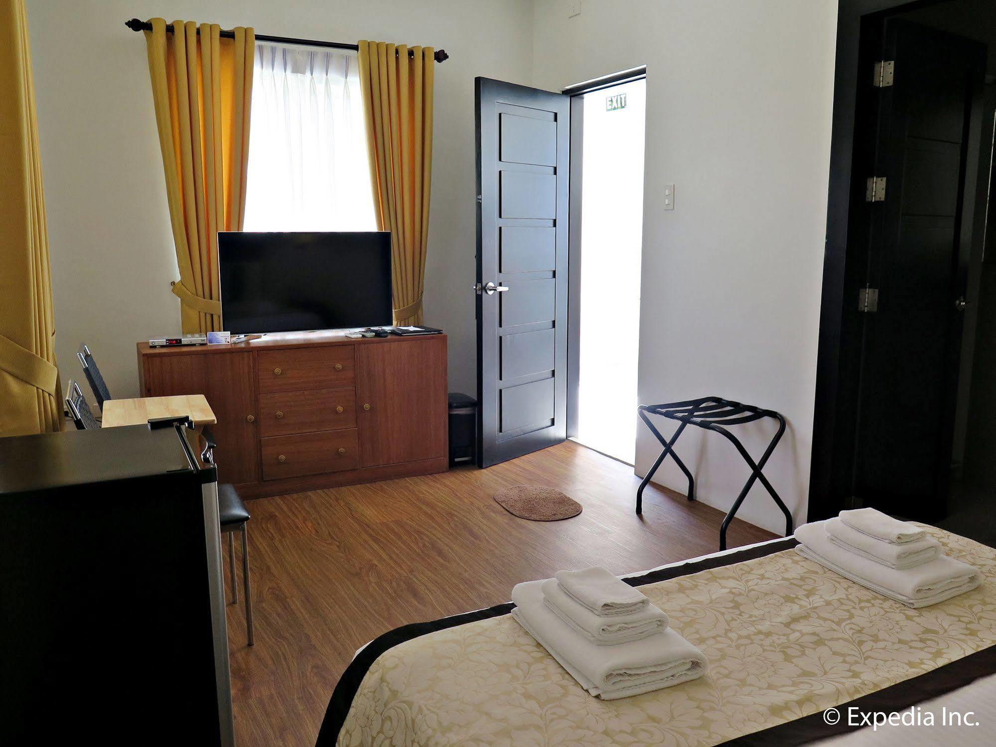 Hotel Capital O 642 The Junction Tagaytay Tagaytay City Exterior foto